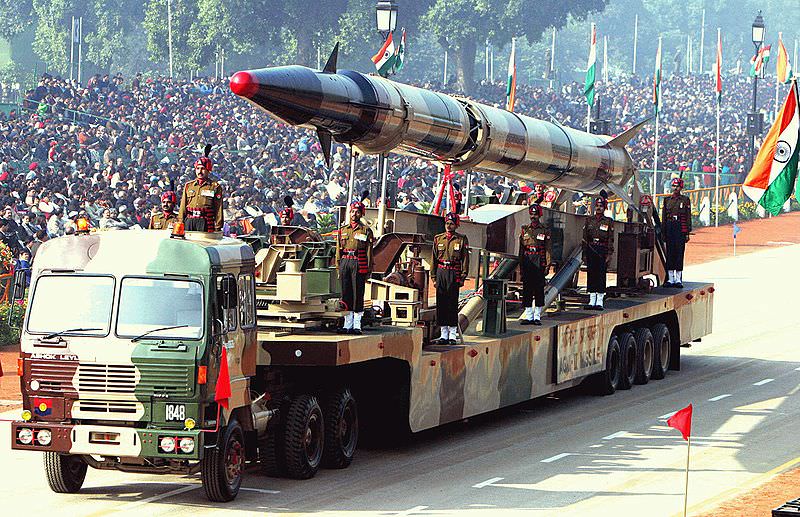 800px-Agni-II_missile_(Republic_Day_Parade_2004)